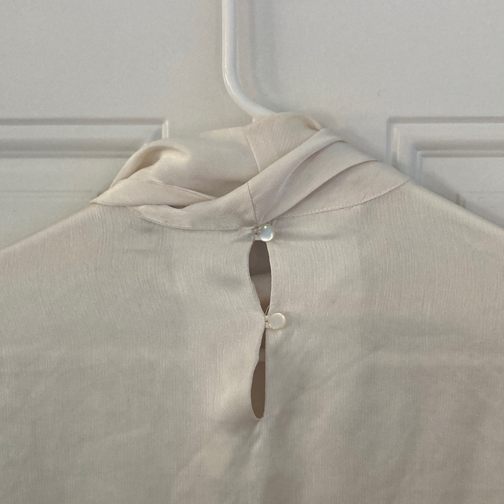 Chic Women's Cream Blouse with Stylish Neck Tie *No Size Tag: 38" Chest - Picture 11 of 12